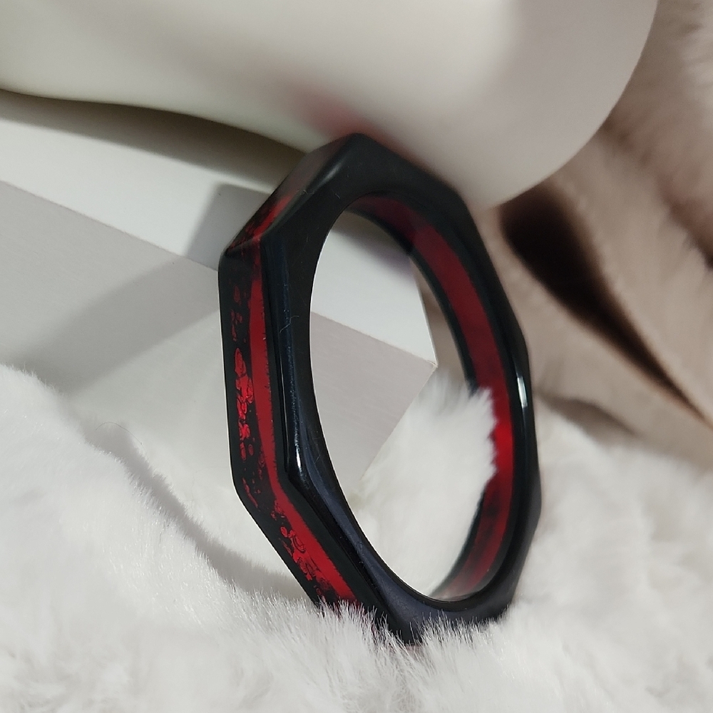 Vintage Hexagon Elegant Black and Red Women's Bracelet